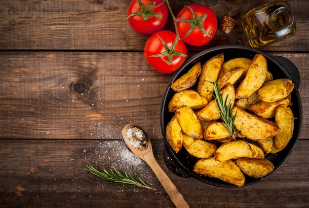 Batatas fritas em estilo rural