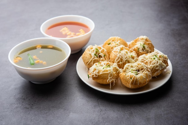 Bate-papo indiano Cheese Puchka com muito queijo em Golgappe Panipuri Waterballs