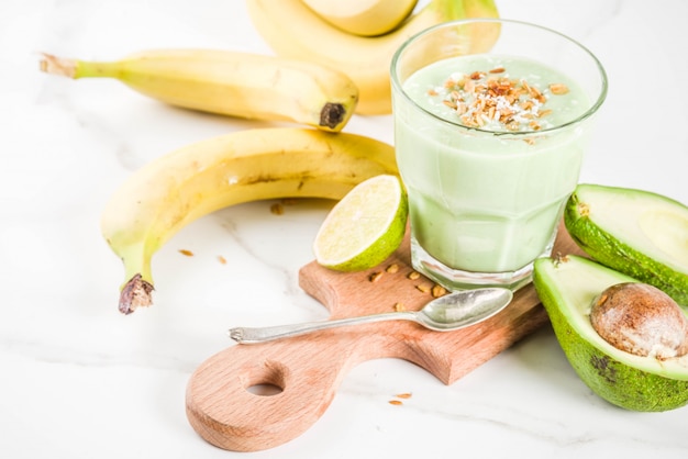 Batido de aguacate y plátano