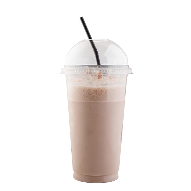 Batido de chocolate o café en vaso de plástico