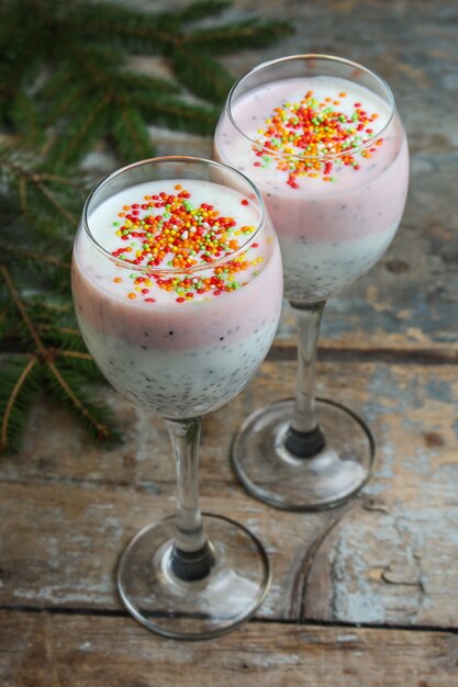 batido com frutas, iogurte e sementes de chia