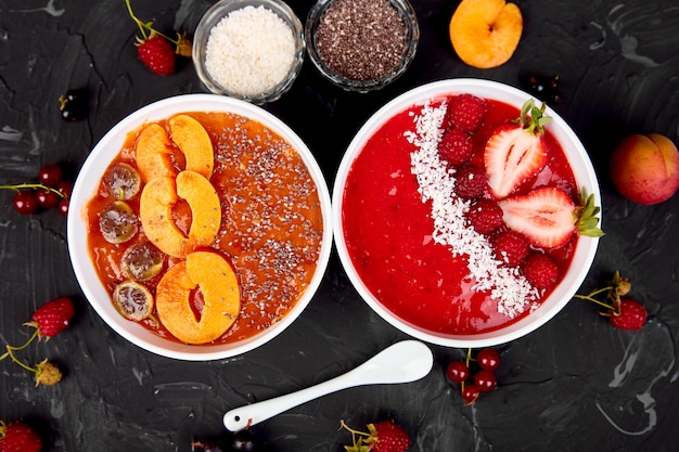 Batido com sementes de chia, pêssegos e frutas