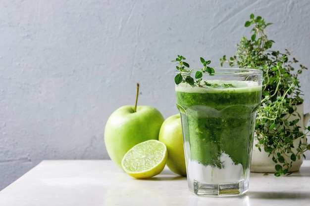 Batido de maçã verde espinafre