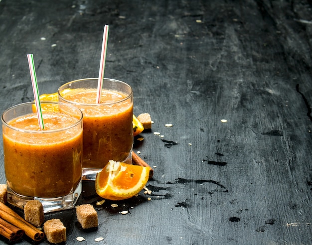 Batido de espino amarillo con limón y canela