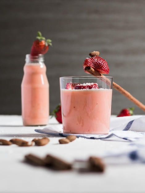 Batido de fresa con canela y almendra