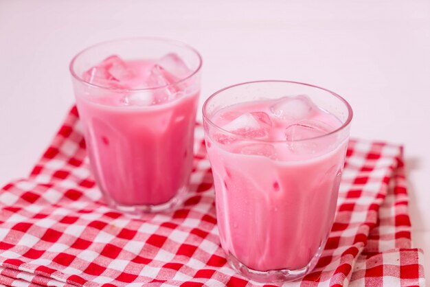 Foto batido de fresa rosa