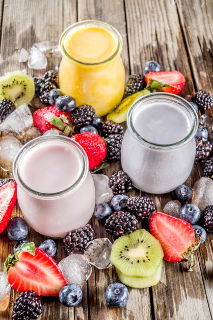 Batido de frutas y bayas de verano