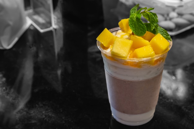 Batido De Mango En Vidrio Plástico