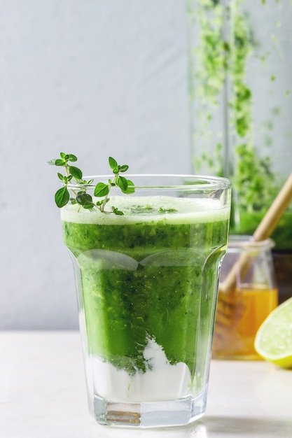 Batido de manzana con espinaca verde