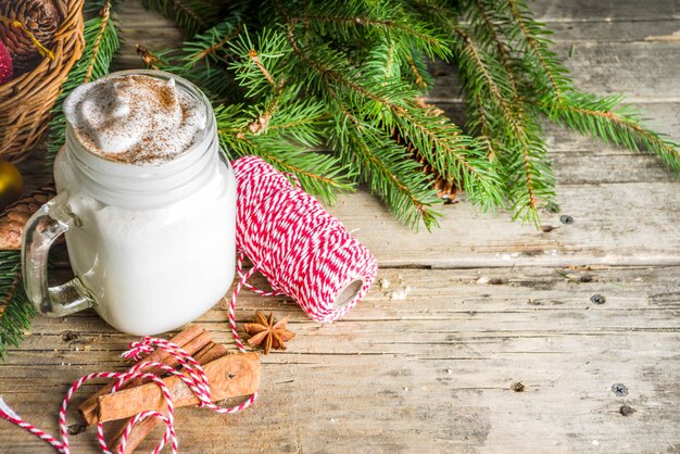 Batido de Navidad en tarro de hierba