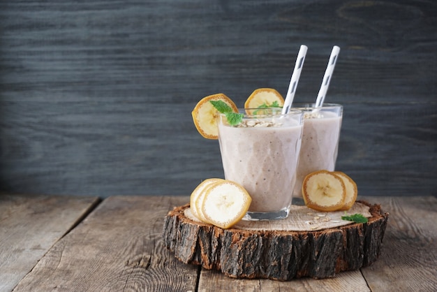 Batido de plátano con avena y leche