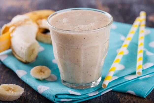 Batido de plátano. Cóctel de verano.