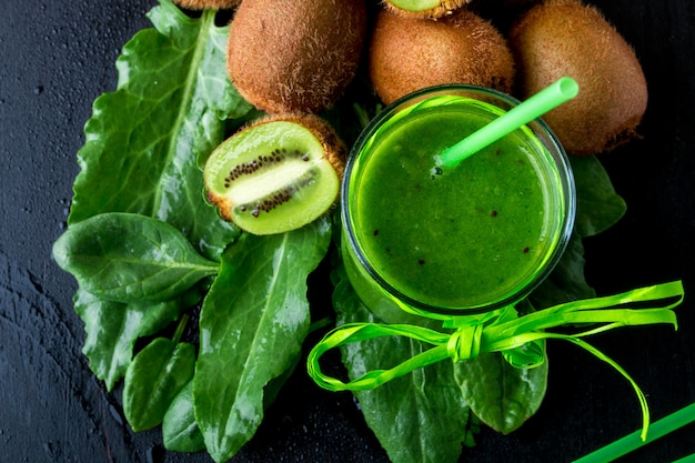 Batido verde con kiwis