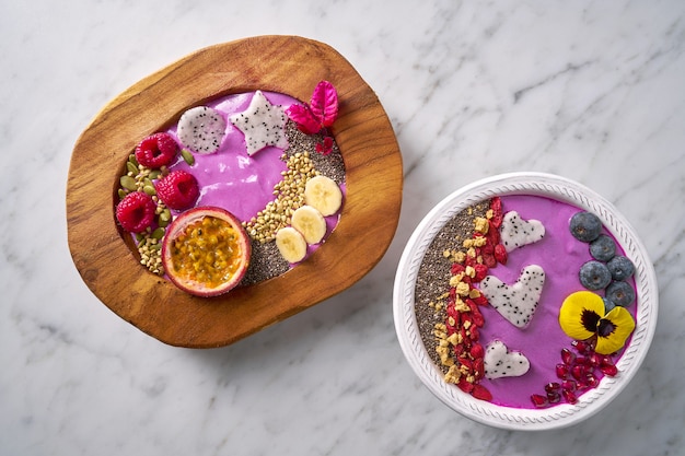 Batidos de acai batido con fruta de la pasión pitaya