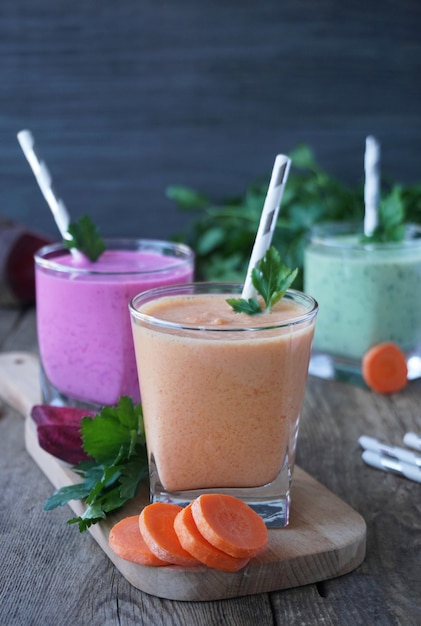 Batidos de kéfir con zanahorias, remolacha y perejil