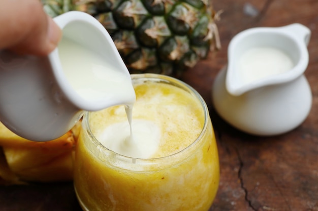 Foto batidos de piña con yogurt