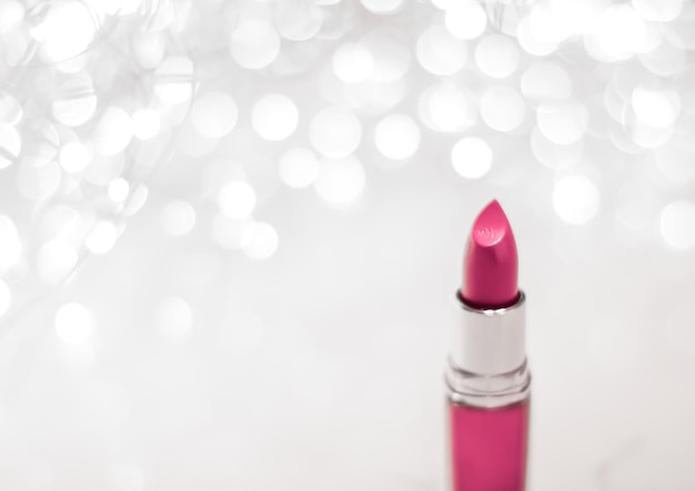 Batom rosa em prata de Natal de Ano Novo e Dia dos Namorados, maquiagem de fundo e produtos cosméticos para marca de beleza de luxo
