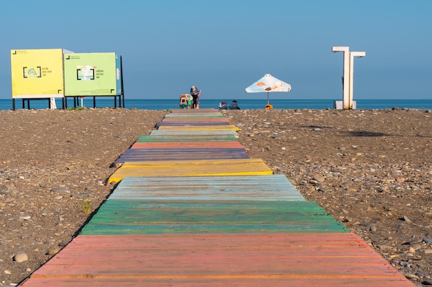 Batumi Georgia 30 de agosto de 2022 La gente se relaja en la playa en Batumi Turismo