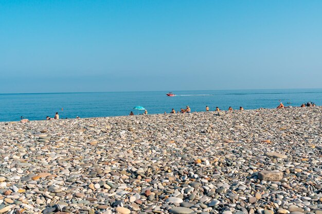 Batumi Georgia 30 de agosto de 2022 La gente se relaja en la playa de Batumi