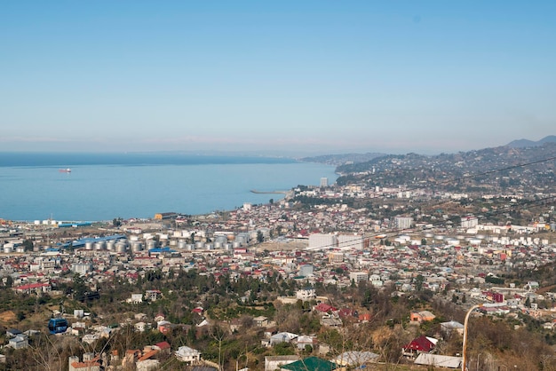 Batumi Geórgia Vista da montanha para a cidade moderna. paisagem urbana de cima. Cidade à beira-mar