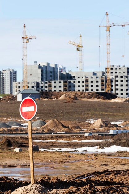 Bau eines neuen modernen Quartiers in einer Stadt