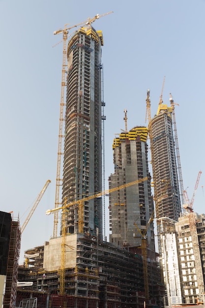 Bau-, Entwicklungs-, Architektur-, Industrie- und Ingenieurkonzept - Bau eines Wolkenkratzers in der Stadt Dubai