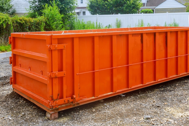 Bau Müllcontainer in einem Metallbehälter, Haushausrenovierung.