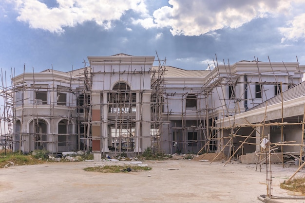 Bau neues Wohnhaus im Gange auf der Baustelle