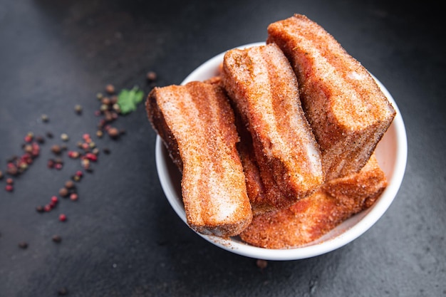 bauchfleisch speckstück fleischschichten fettes schmalz frisches schweinefleisch einlegen in gewürzen frische portion mahlzeit