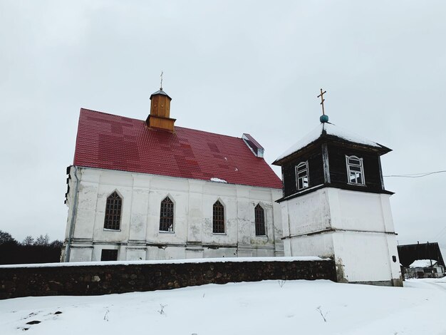 Bauen gegen den Himmel im Winter