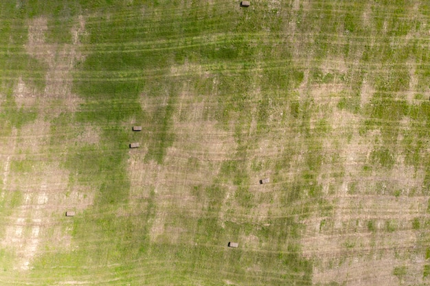 Bauernhof Feld Landwirtschaft Ansicht von oben Drohnenschießen Draufsicht