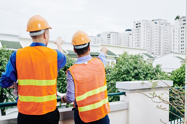 Bauingenieure diskutieren über neuen bezirk