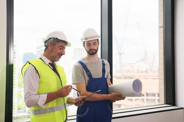 Baumeister auf der Baustelle