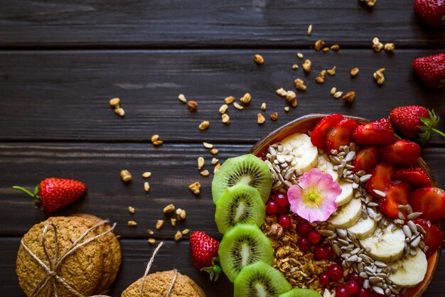 Bayas de frutas de avena en la mesa