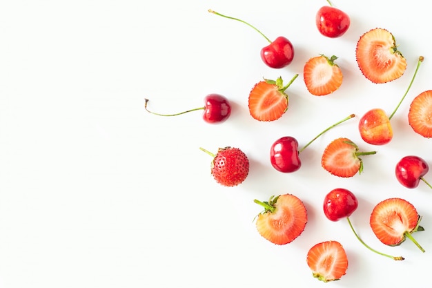 Bayas de frutas de temporada orgánicas crudas frescas