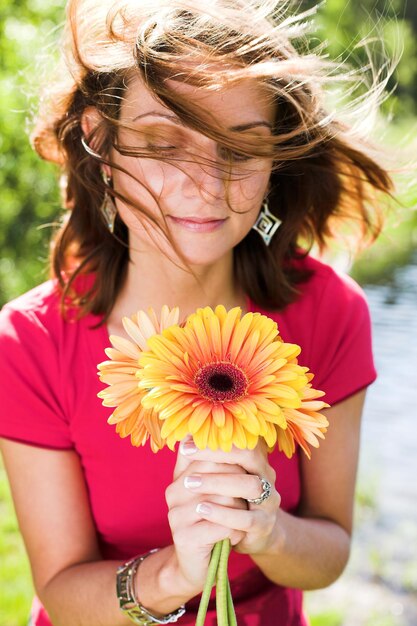 Beaituful mujer con gerber