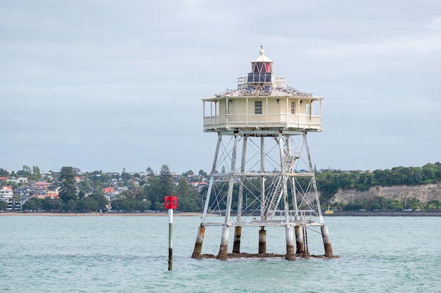 Bean Rock Cottage-Leuchtturm aus Holz am Eingang des Hafens Waitemata