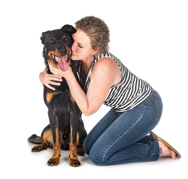 Beauceron y mujer