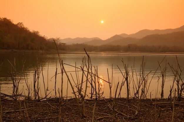 Beautiful View Reservoir am Abend und Sonnenuntergang