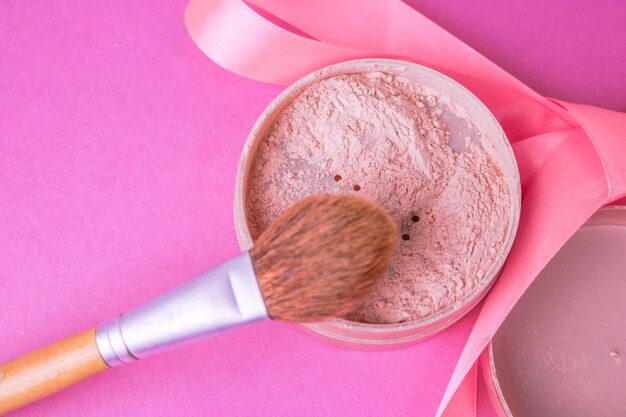 Beauty Box Bröckeliges mattes Mineralpuder mit einem speziellen braunen schönen Holzpinsel aus Natur