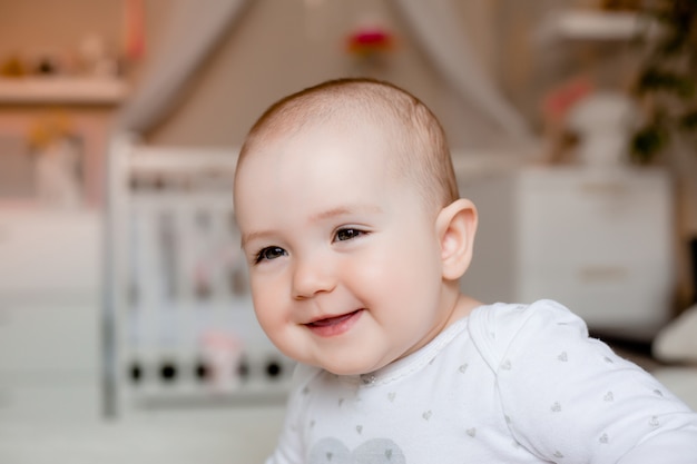 bebê fofo sorrindo