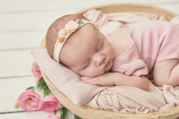 Foto bebé recién nacido durmiente