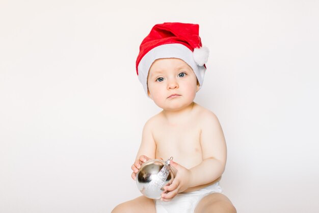 Bebê usando chapéu de papai noel