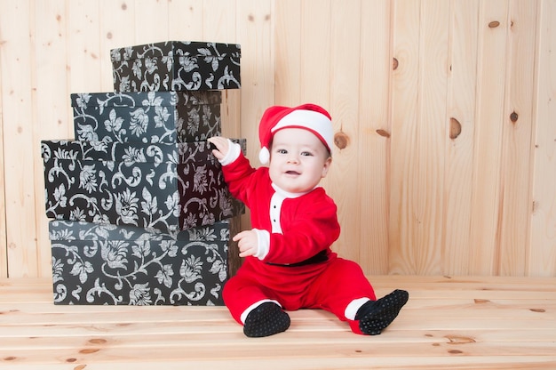 Bebê vestido de papai noel ou noel no natal