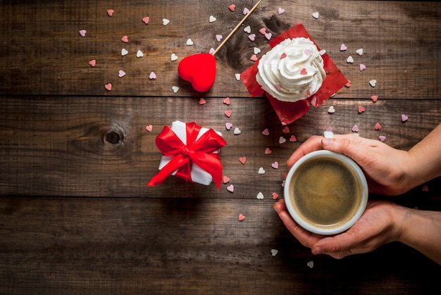 Beber café, el día de San Valentín