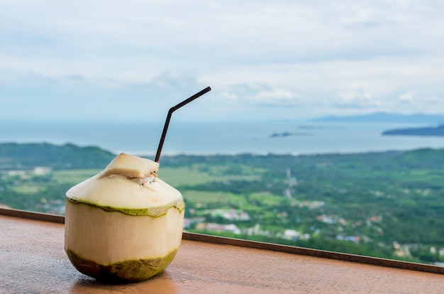 Bebida de agua de coco fresca