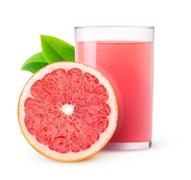 Bebida aislada. Vaso de jugo de toronja rosa y una rodaja de fruta aislada sobre superficie blanca con trazado de recorte