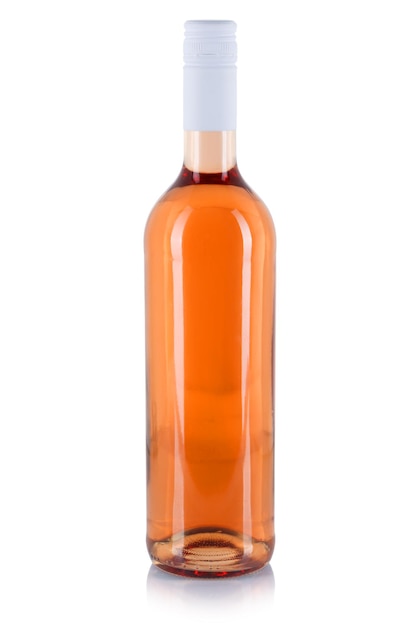 Bebida de álcool rosa de garrafa de vinho isolada em branco