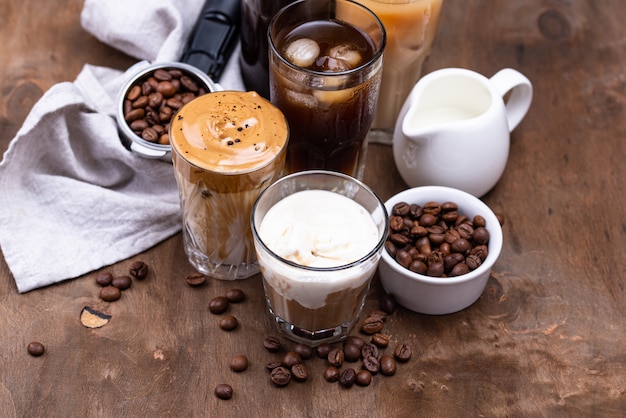 Foto bebida de café frio na moda diferente