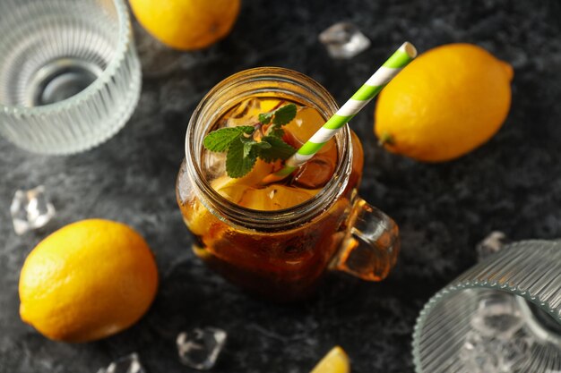 Bebida de chá gelado para refrescar no clima quente de verão